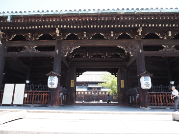 東寺の門
