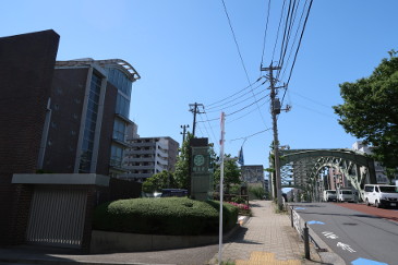 芭蕉記念館の近くに地図の会社