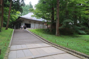 中尊寺金色堂　覆堂