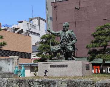 柴田勝家像