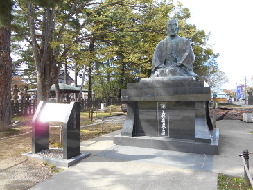 上杉鷹山の像