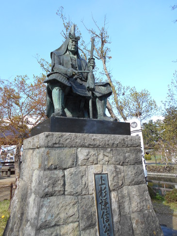 上杉謙信公の像