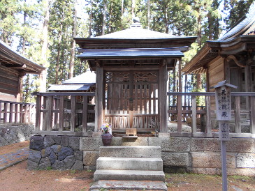 上杉鷹山公の墓