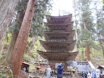 出羽三山　登山道　国宝五重塔