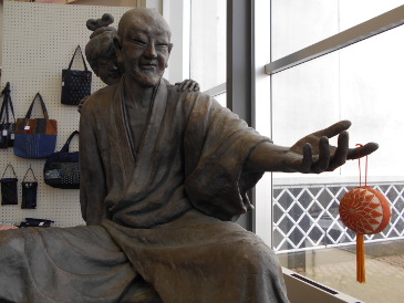 良寛さんの像