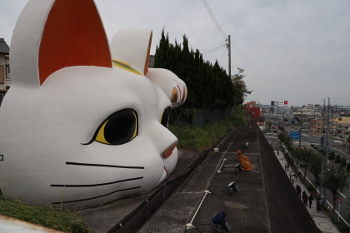 超巨大な招き猫
